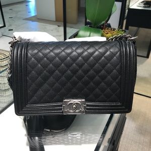 SOLD🎉🎉🎉Chanel Boy Bag New Medium sz 18P series